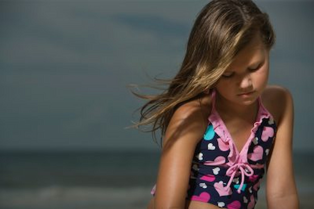 menina praia roupa de verão